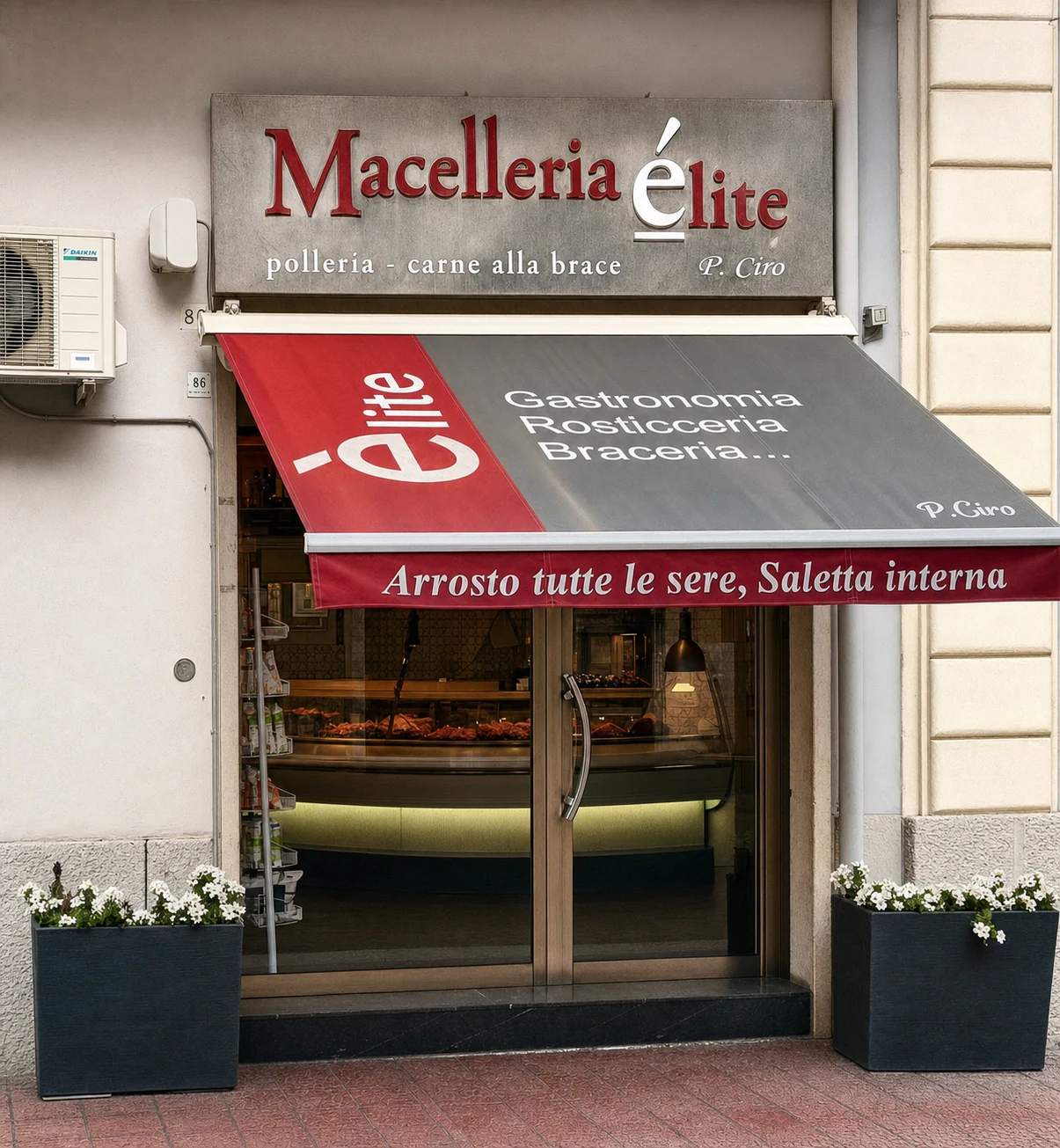 L'ingresso di Macelleria Èlite oggi